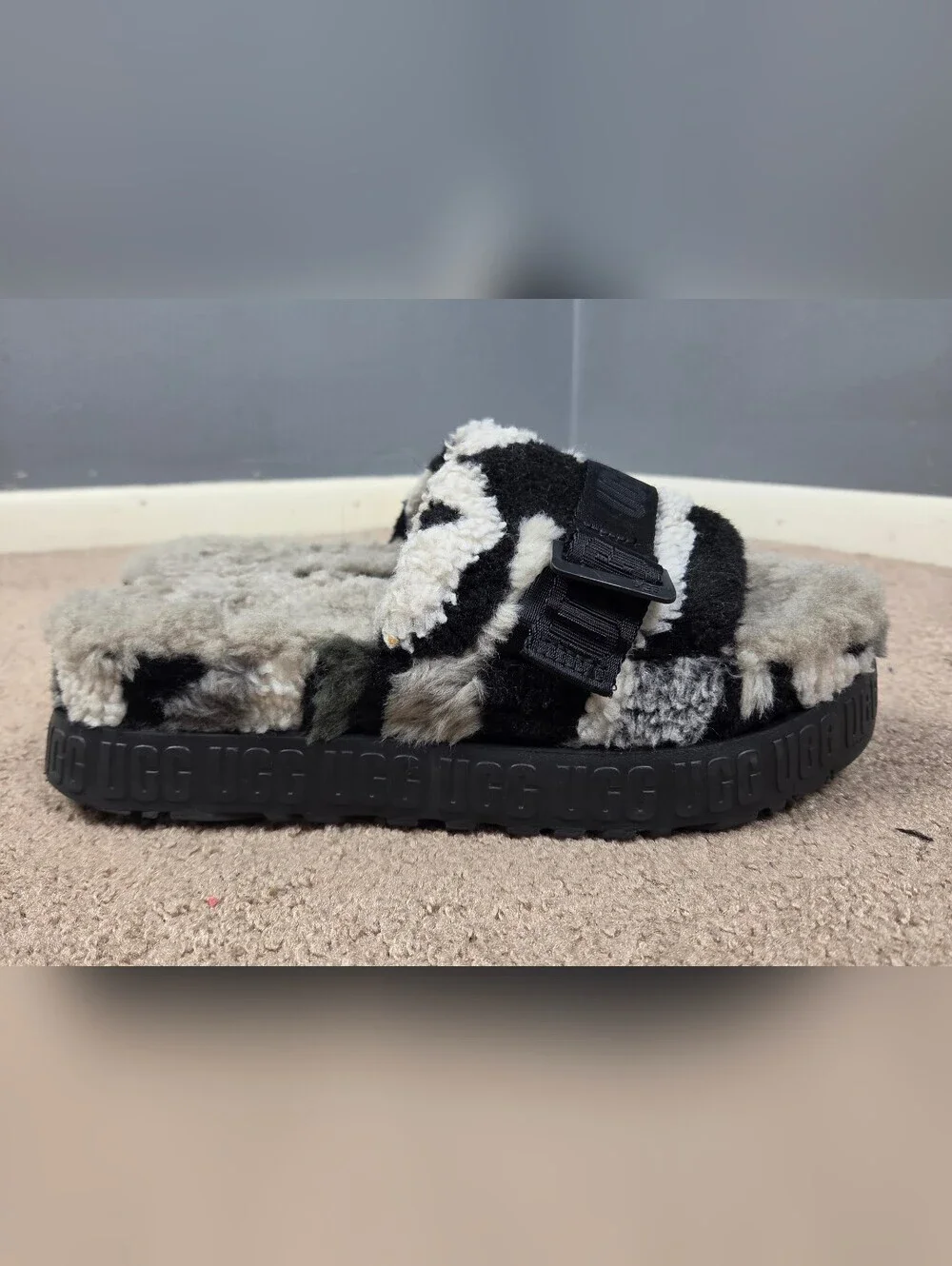 UGG Men’s Black & Gray Sherpa Slide Sandals